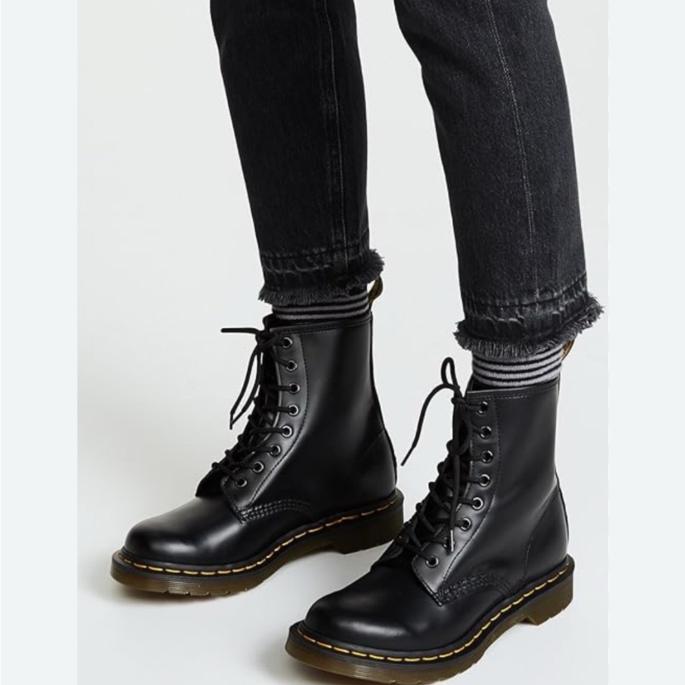 Dr. Martens 1460 Smooth Leather Boots, US 6 (Ladies), US 5 ( Men)